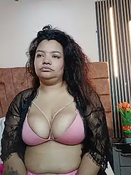 Snapshot of Lara_Seduce chatting on 05.26.26 Lara Seduce online show from 05.26.26