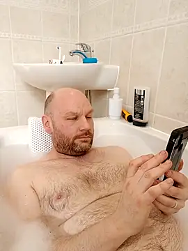 Snapshot of pitch_122 chatting on 04.04.26 pitch 122 online show from 04.04.26