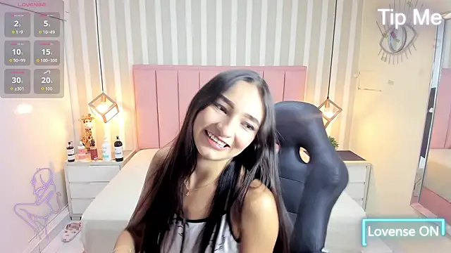 Snapshot of LIZZY_VALL chatting on 04.22.26 LIZZY VALL online show from 04.22.26