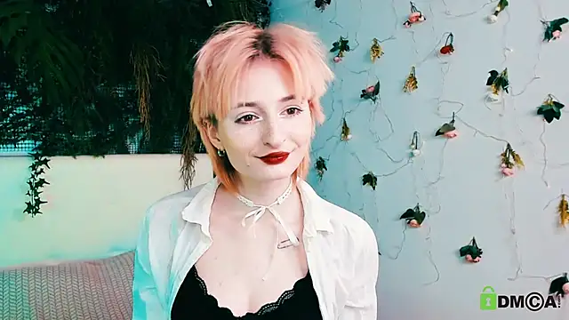 Snapshot of Kira__Cutie chatting on 04.24.26 Kira Cutie online show from 04.24.26