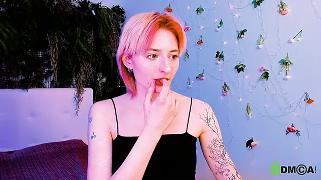 Snapshot of Kira__Cutie chatting on 05.15.26 Kira Cutie online show from 05.15.26