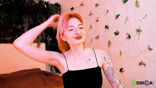 Snapshot of Kira__Cutie chatting on 05.16.26 Kira Cutie online show from 05.16.26