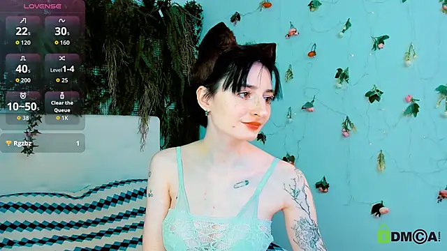 Snapshot of Kira__Cutie chatting on 05.23.26 Kira Cutie online show from 05.23.26