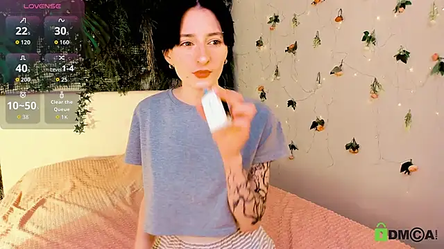Snapshot of Kira__Cutie chatting on 05.28.26 Kira Cutie online show from 05.28.26