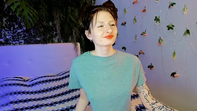 Snapshot of Kira__Cutie chatting on 07.02.26 Kira Cutie online show from 07.02.26