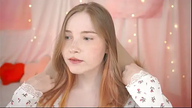 Snapshot of Linallu chatting on 04.06.26 Linallu online show from 04.06.26