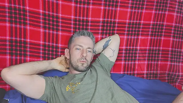Snapshot of SkylarrGrey chatting on 04.16.26 SkylarrGrey online show from 04.16.26