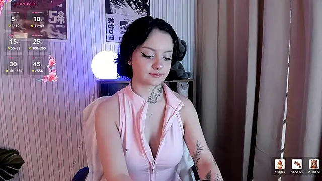 Snapshot of _EmilyRouge_ chatting on 04.14.26 EmilyRouge online show from 04.14.26