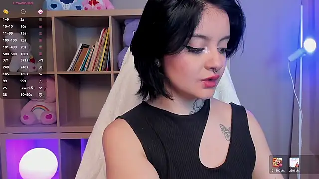 Snapshot of _EmilyRouge_ chatting on 04.30.26 EmilyRouge online show from 04.30.26