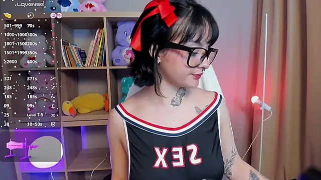 Snapshot of _EmilyRouge_ chatting on 05.08.26 EmilyRouge online show from 05.08.26