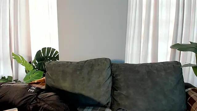 Snapshot of _EmilyRouge_ chatting on 05.12.26 EmilyRouge online show from 05.12.26