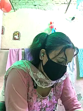 Snapshot of REENA-STRIP chatting on 05.05.26 REENA-STRIP online show from 05.05.26