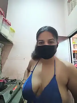 Snapshot of REENA-STRIP chatting on 06.02.26 REENA-STRIP online show from 06.02.26