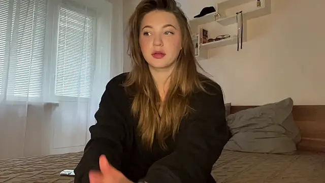 1Kellynaive online show from 05.25.26