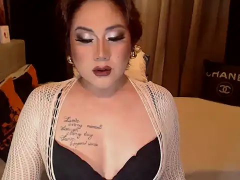 Snapshot of YourMistressAggy chatting on 04.17.26 YourMistressAggy online show from 04.17.26