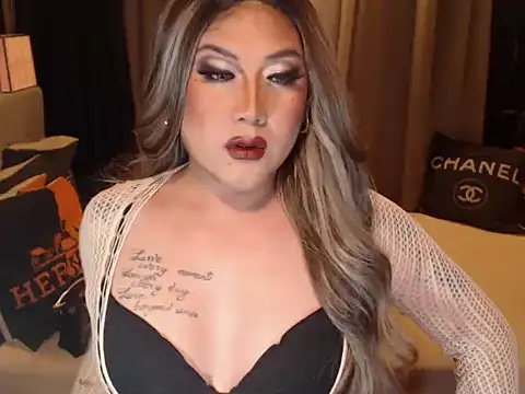 Snapshot of YourMistressAggy chatting on 04.21.26 YourMistressAggy online show from 04.21.26