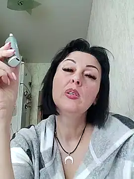 Snapshot of HelgaDennis chatting on 04.18.26 HelgaDennis online show from 04.18.26