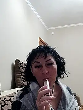 Snapshot of HelgaDennis chatting on 04.19.26 HelgaDennis online show from 04.19.26