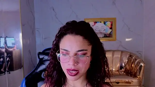 Snapshot of sara_1s chatting on 04.09.26 sara 1s online show from 04.09.26