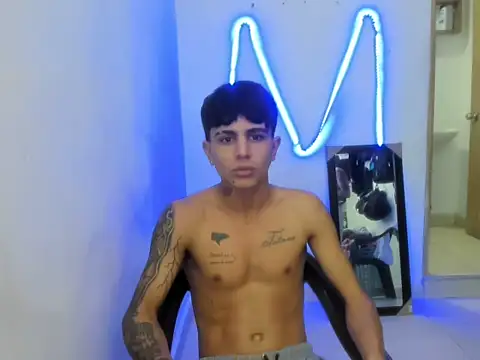 Snapshot of _latinhot_420_ chatting on 04.01.26 latinhot 420 online show from 04.01.26