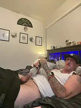 Snapshot of bilateralBKamputee chatting on 04.05.26 bilateralBKamputee online show from 04.05.26