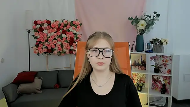 Snapshot of LunasFrost chatting on 03.20.26 LunasFrost online show from 03.20.26