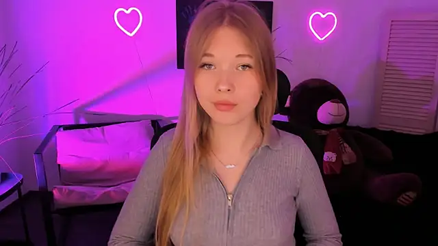 Snapshot of LunasFrost chatting on 04.06.26 LunasFrost online show from 04.06.26