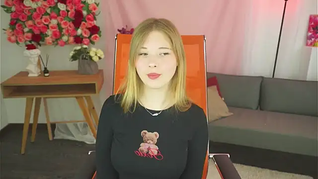 Snapshot of LunasFrost chatting on 04.09.26 LunasFrost online show from 04.09.26