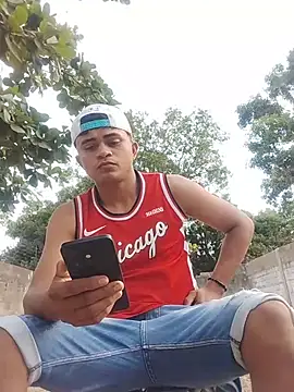 Snapshot of HOTRAINYGOLDEN chatting on 03.26.26 HOTRAINYGOLDEN online show from 03.26.26