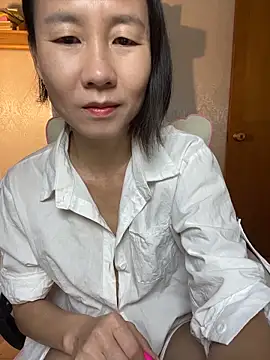Snapshot of lilysister66 chatting on 06.19.26 lilysister66 online show from 06.19.26
