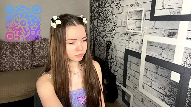 Snapshot of ElmiraDabato chatting on 04.28.26 ElmiraDabato online show from 04.28.26