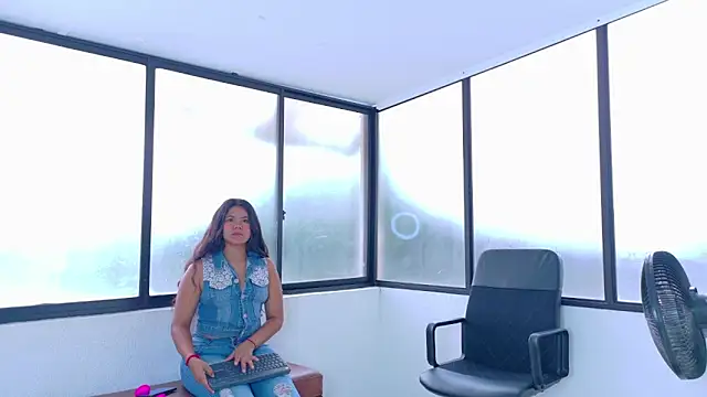 AhslyEvans   online show from 05.25.26