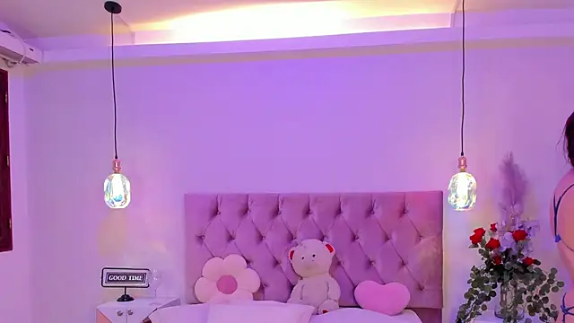 SofiaBloomm online show from 05.12.26