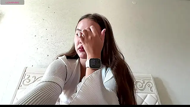 Snapshot of kamila_18_french chatting on 07.08.26 kamila 18 french online show from 07.08.26
