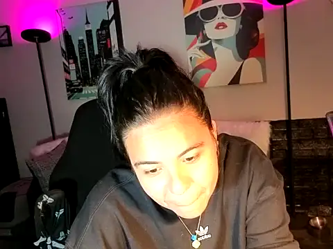 Snapshot of HannaJonns chatting on 04.26.26 HannaJonns online show from 04.26.26