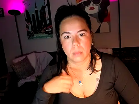 Snapshot of HannaJonns chatting on 05.01.26 HannaJonns online show from 05.01.26