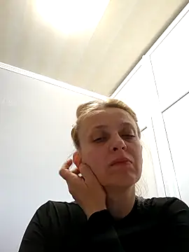 MiaLove183 online show from 05.17.26
