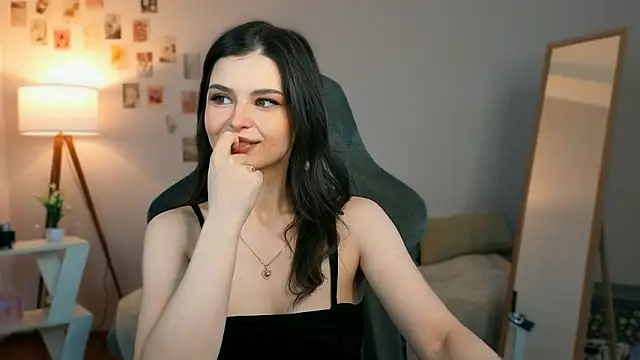 Snapshot of rebbekkakowalski chatting on 03.31.26 rebbekkakowalski online show from 03.31.26