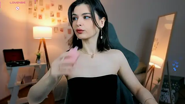 Snapshot of rebbekkakowalski chatting on 04.22.26 rebbekkakowalski online show from 04.22.26
