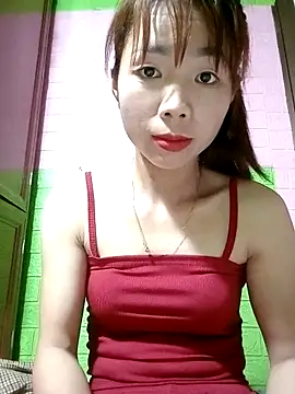 Snapshot of AmyLinee01 chatting on 04.15.26 AmyLinee01 online show from 04.15.26