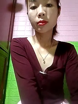 Snapshot of AmyLinee01 chatting on 04.17.26 AmyLinee01 online show from 04.17.26