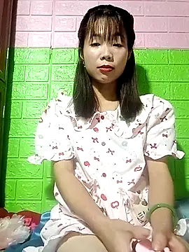 Snapshot of AmyLinee01 chatting on 04.23.26 AmyLinee01 online show from 04.23.26