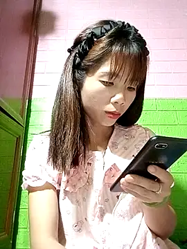 Snapshot of AmyLinee01 chatting on 04.28.26 AmyLinee01 online show from 04.28.26