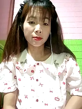 Snapshot of AmyLinee01 chatting on 04.30.26 AmyLinee01 online show from 04.30.26