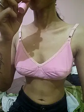 Snapshot of Curvy_Amyra chatting on 05.18.26 Curvy Amyra online show from 05.18.26