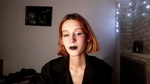 Snapshot of SirenFrost chatting on 06.21.26 SirenFrost online show from 06.21.26