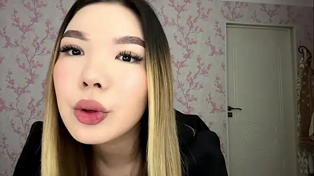 MadeleneStoesz online show from 03.23.26