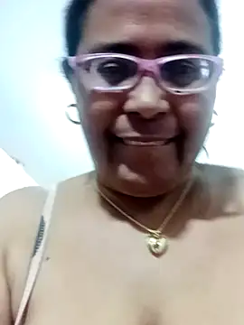 Snapshot of sexymomsn chatting on 04.24.26 sexymomsn online show from 04.24.26