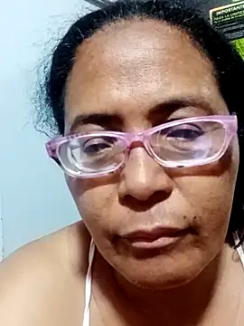 Snapshot of sexymomsn chatting on 05.17.26 sexymomsn online show from 05.17.26