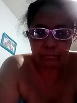 Snapshot of sexymomsn chatting on 05.21.26 sexymomsn online show from 05.21.26